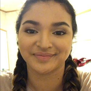 Meet your Posher, Anahi